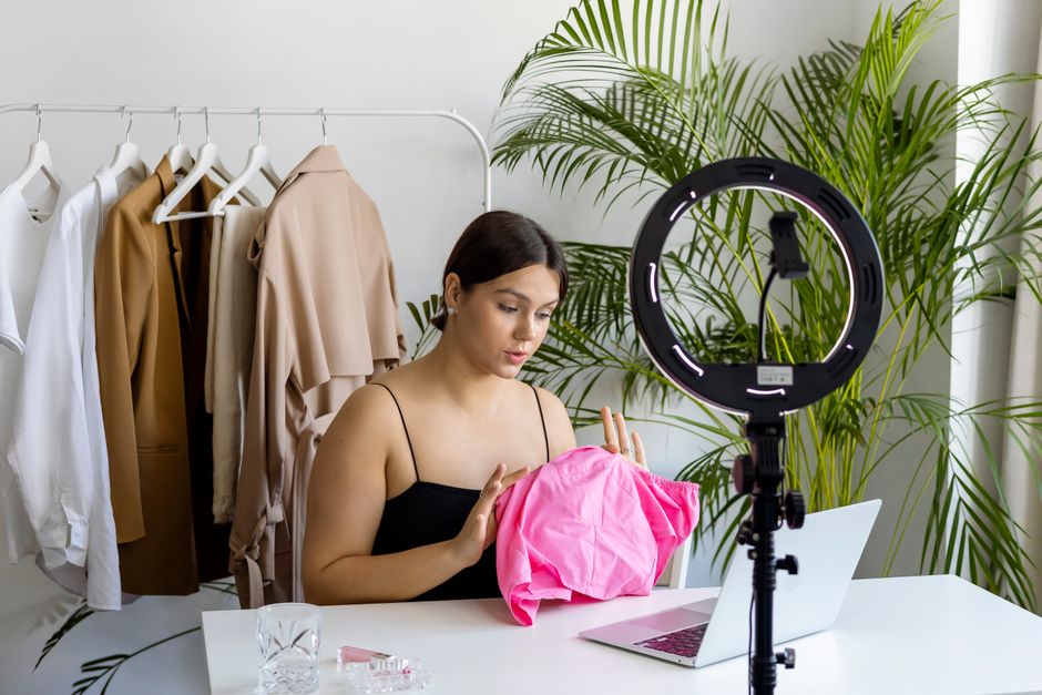 How to Invest $100 and Turn It Into Passive Income